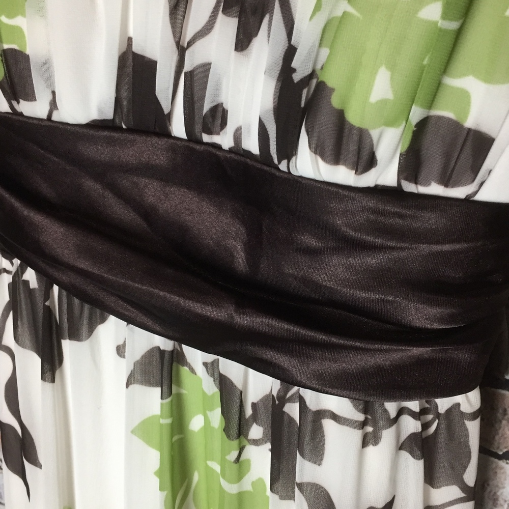 Speechless Sleeveless Empire Waist Floral Dress ME - Picture 4 of 7